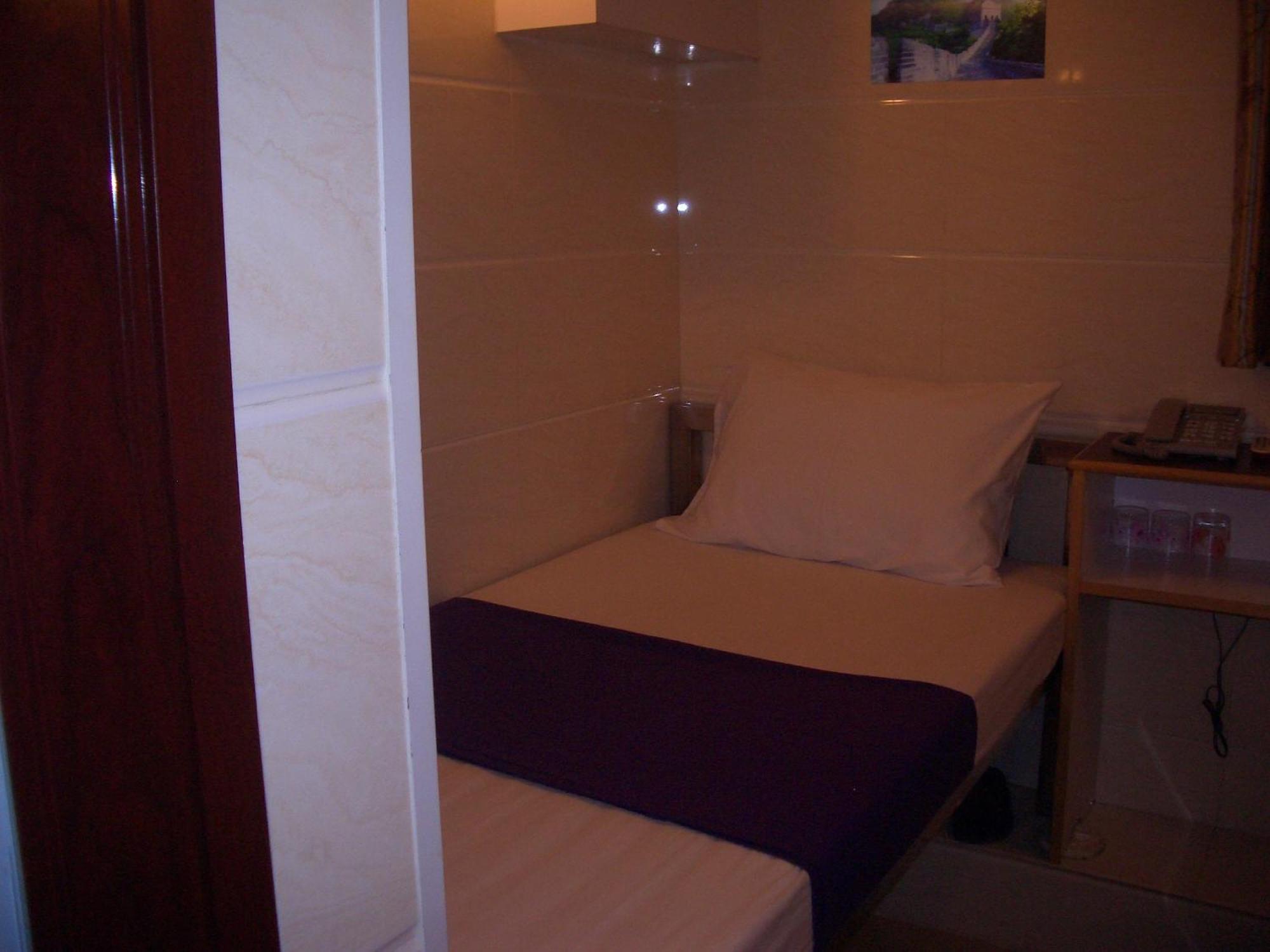 Maple Leaf Guest House Гонконг Екстер'єр фото