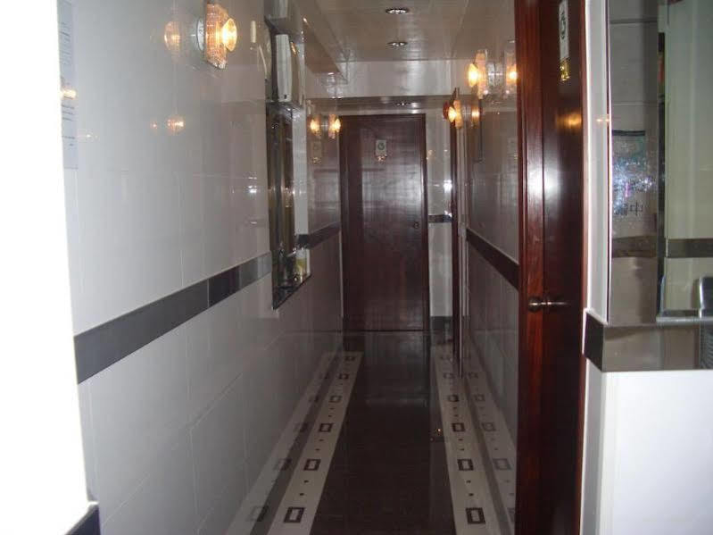 Maple Leaf Guest House Гонконг Екстер'єр фото