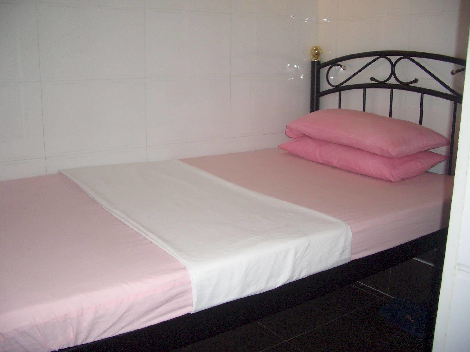 Maple Leaf Guest House Гонконг Екстер'єр фото